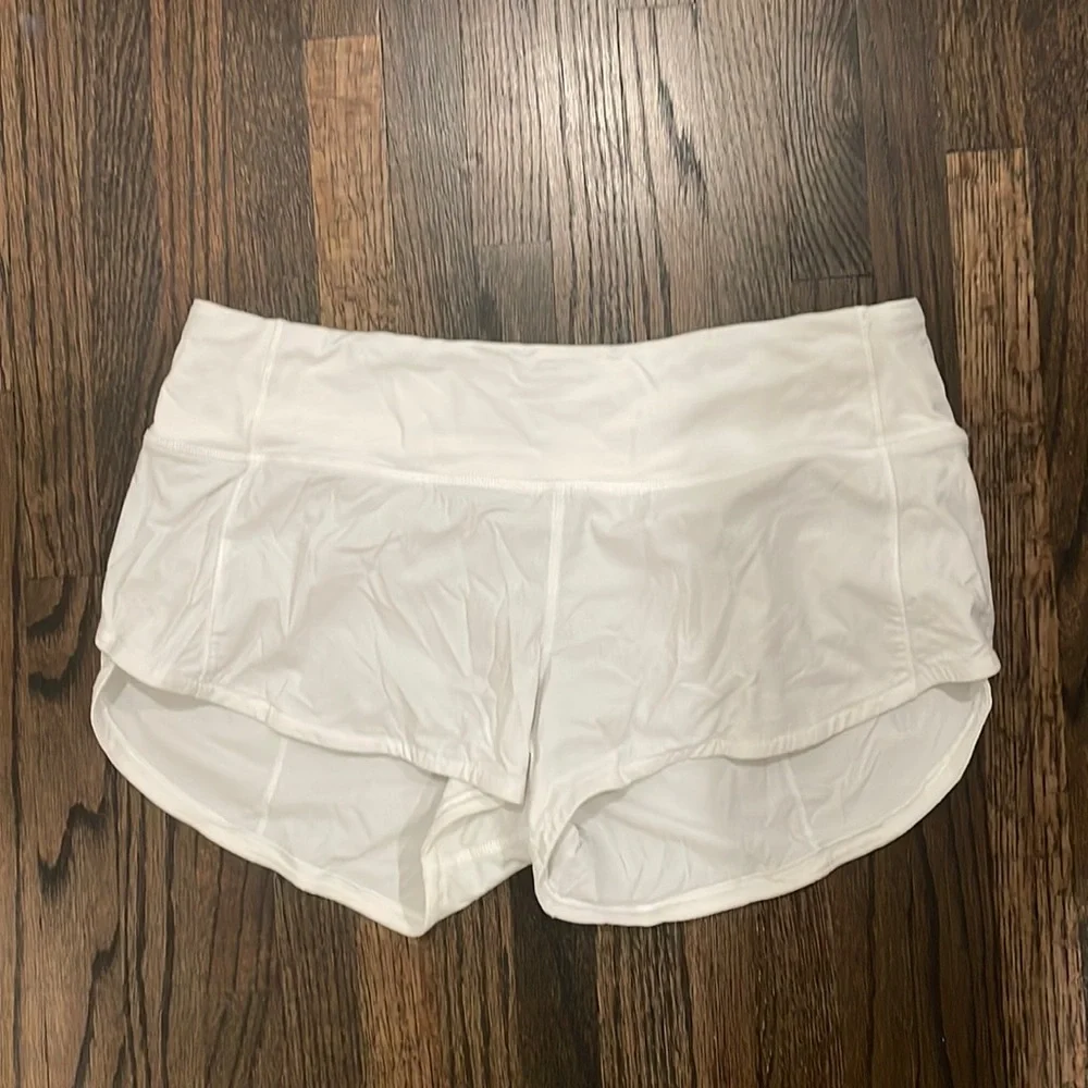Lululemon White Speed Up Shorts Size 4 - Picture 1 of 3